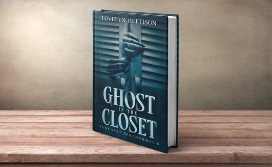 Ghost in the Closet (Suncoast Paranormal Book 6) - Paperback