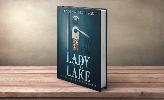 Lady in the Lake (Suncoast Paranormal 3) - Paperback